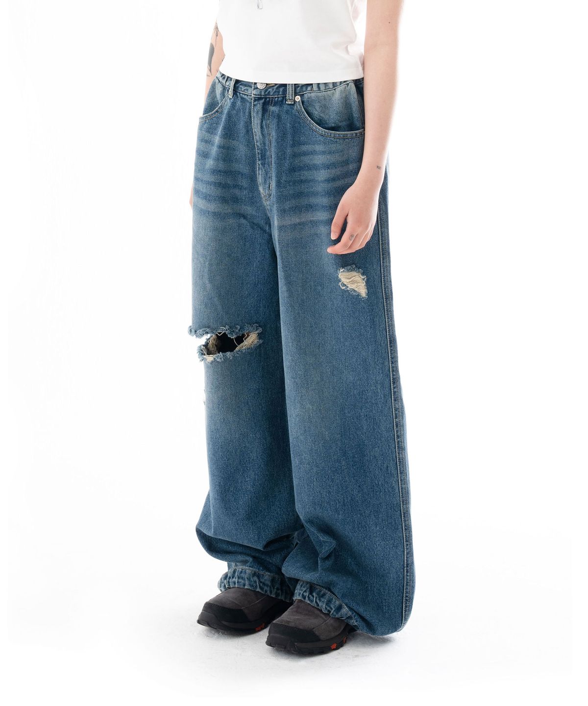 아캄(AAKAM) Distressed Denim Pants (Blue)