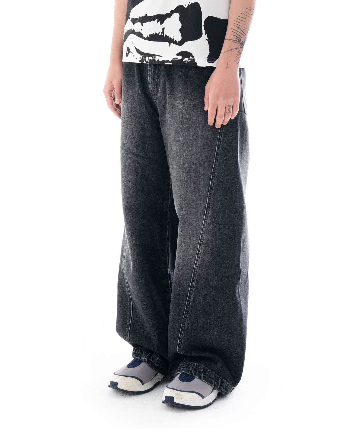 아캄(AAKAM) Paneled Denim Pants (Black)