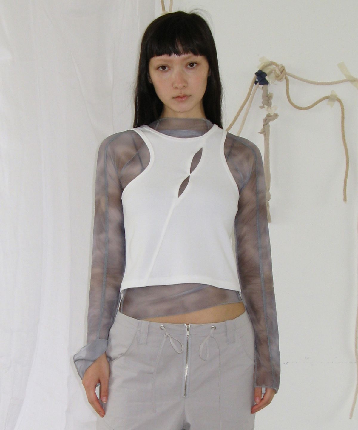 타입서비스(TYPESERVICE) Asymmetry Sleeveless [Off White]
