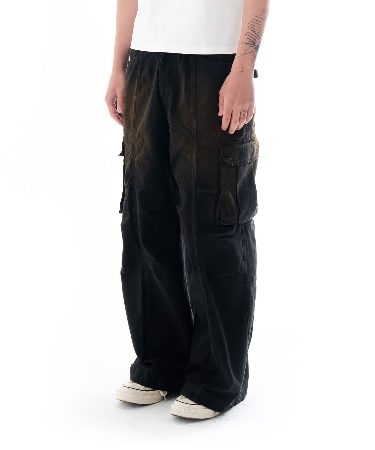 아캄(AAKAM) Knee Pin-tuck Wide Cargo Pants (Washed Black)