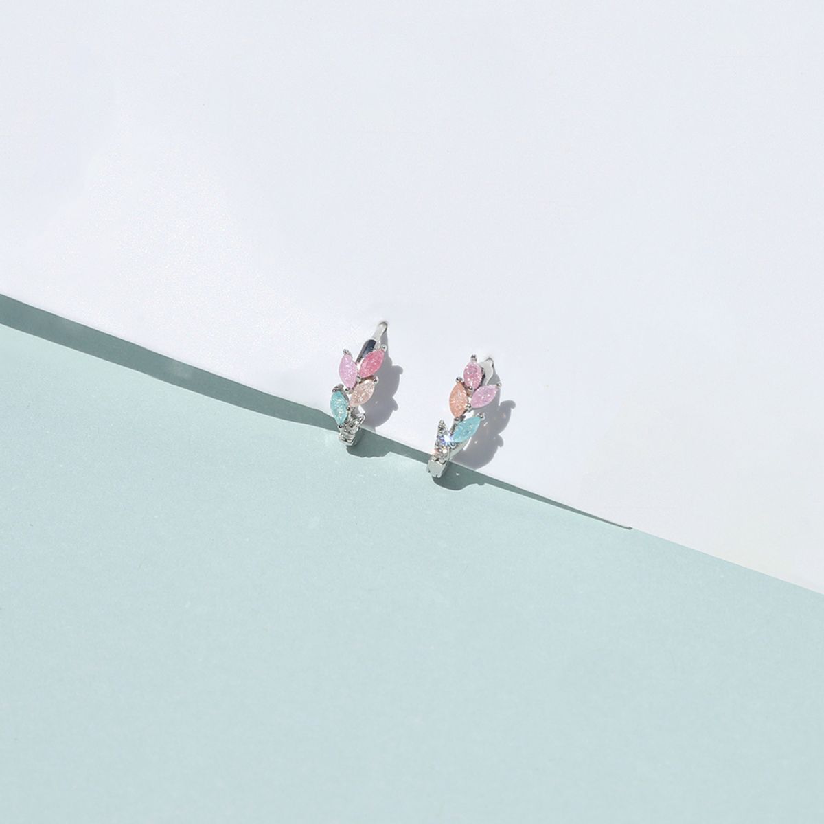 폴브리알(PAUL BRIAL) 멀티컬러 리프 원터치 귀걸이 PJSE0184