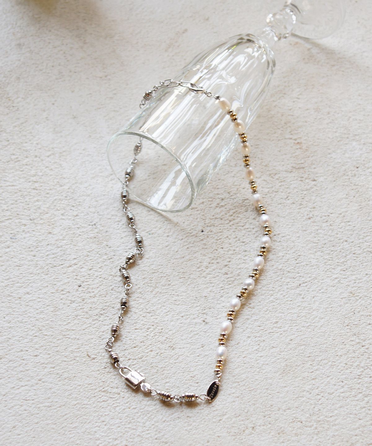트레쥬(TREAJU) BOTTLE CHAIN LOCK PEARL NECKLACE