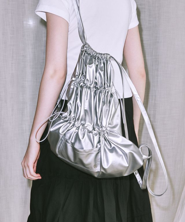 【韓国RONRON ロンロン】STRING STOPPER GYM BACKPACK SILVER 韓国RONRON ロンロン】STRING STOPPER GYM BACKPACK SILVER