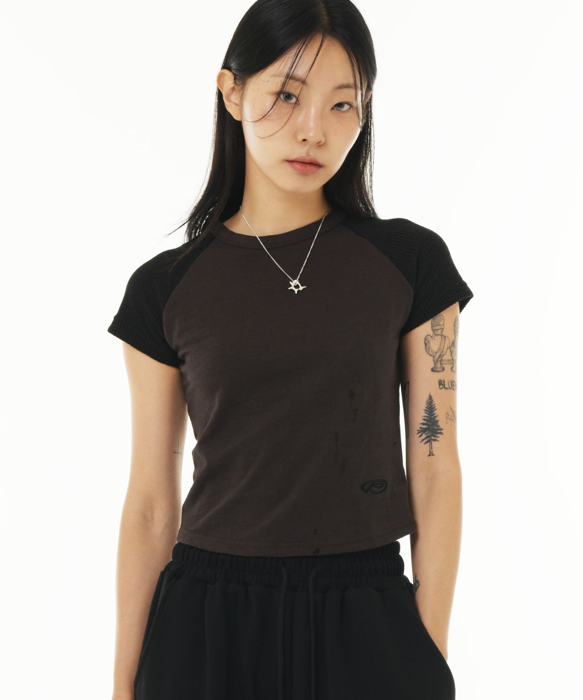피스메이커(PIECE MAKER) EX KNIT CAP SLEEVE CROP TEE (BROWN)