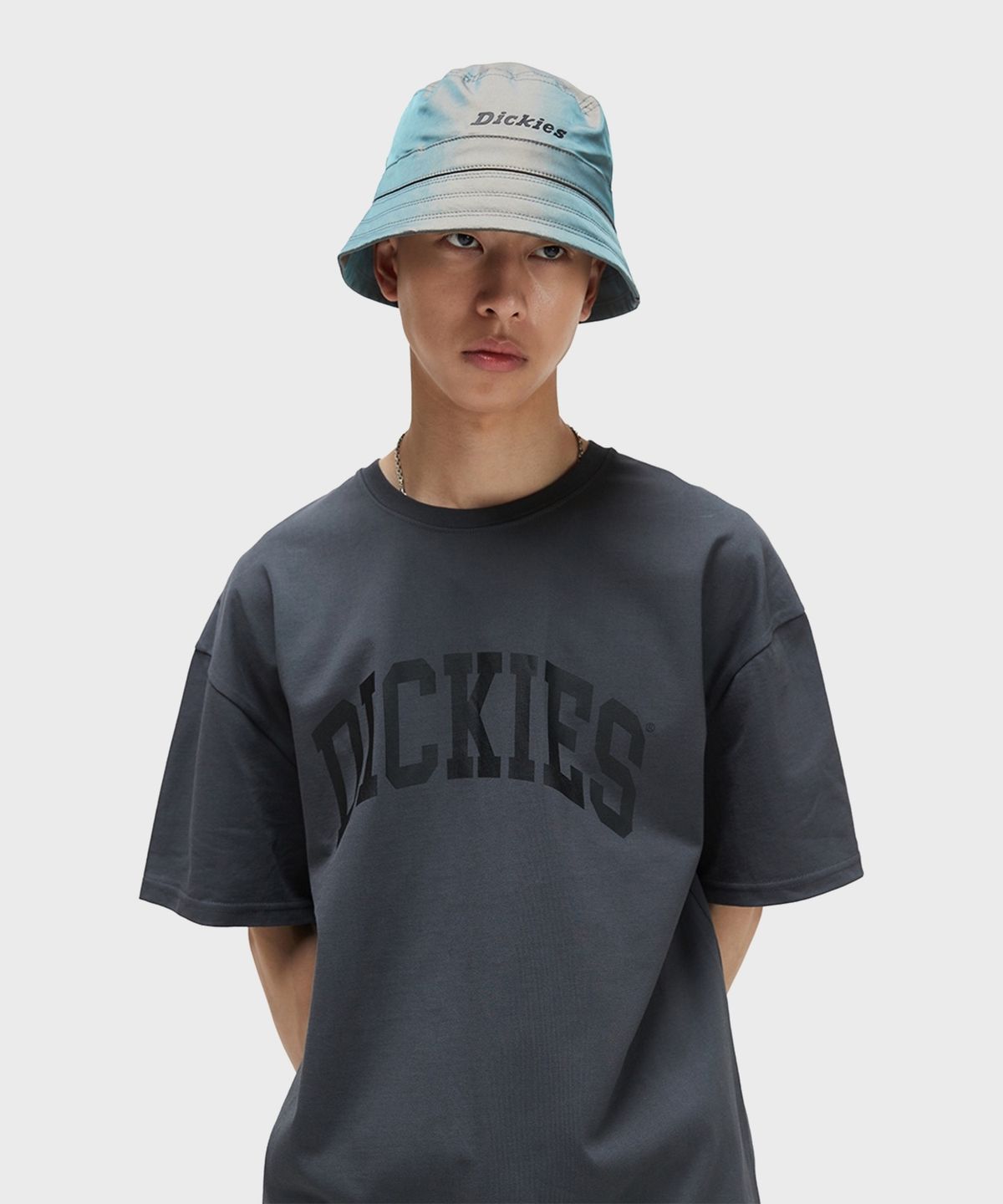 디키즈(DICKIES) 아치 로고 티셔츠 Charcoal