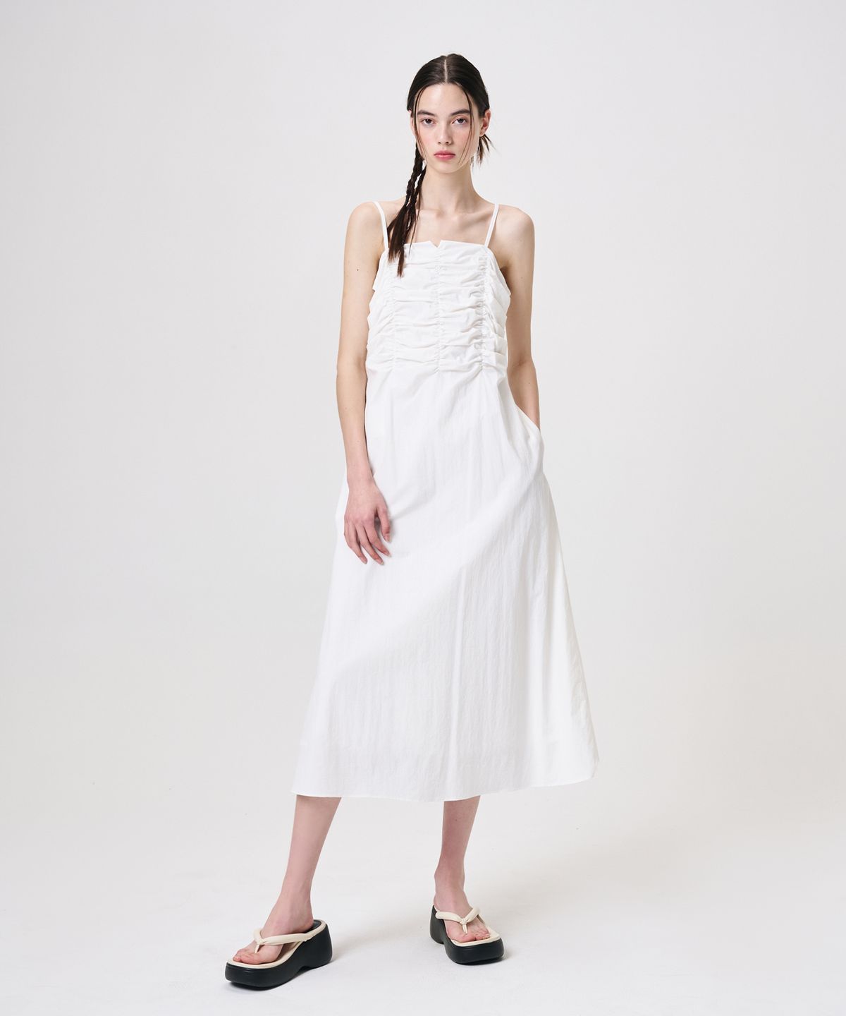 에트몽(ETMON) Slip Heart Neck Shirring Dress, White