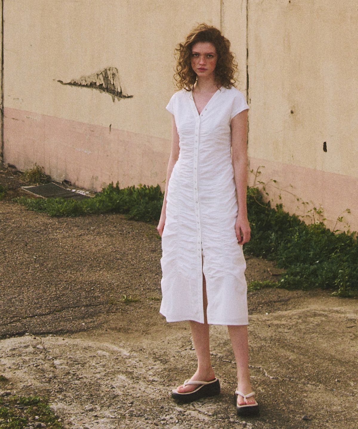 에트몽(ETMON) Snap Detail Shirring Dress, White