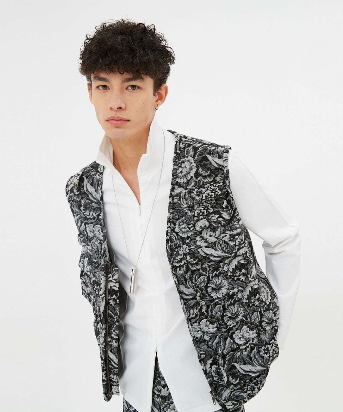 문선(MOONSUN) UNISEX, Elie Flower Fisherman Vest / Black Flower