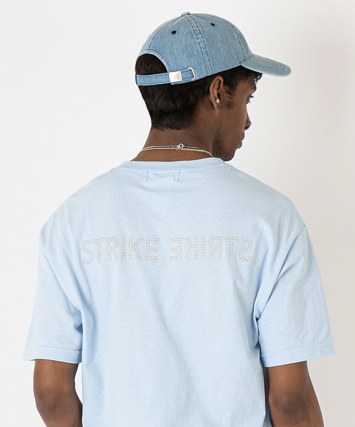 스트라이크(STRIKE) Stud Reversal Logo Regular T-Shirt (SKY)