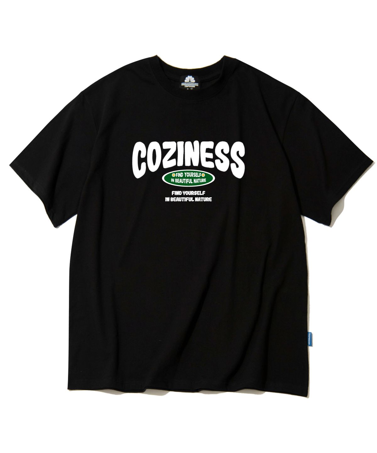 트립션(TRIPSHION) COZINESS VARSITY LOGO 티셔츠 - 블랙