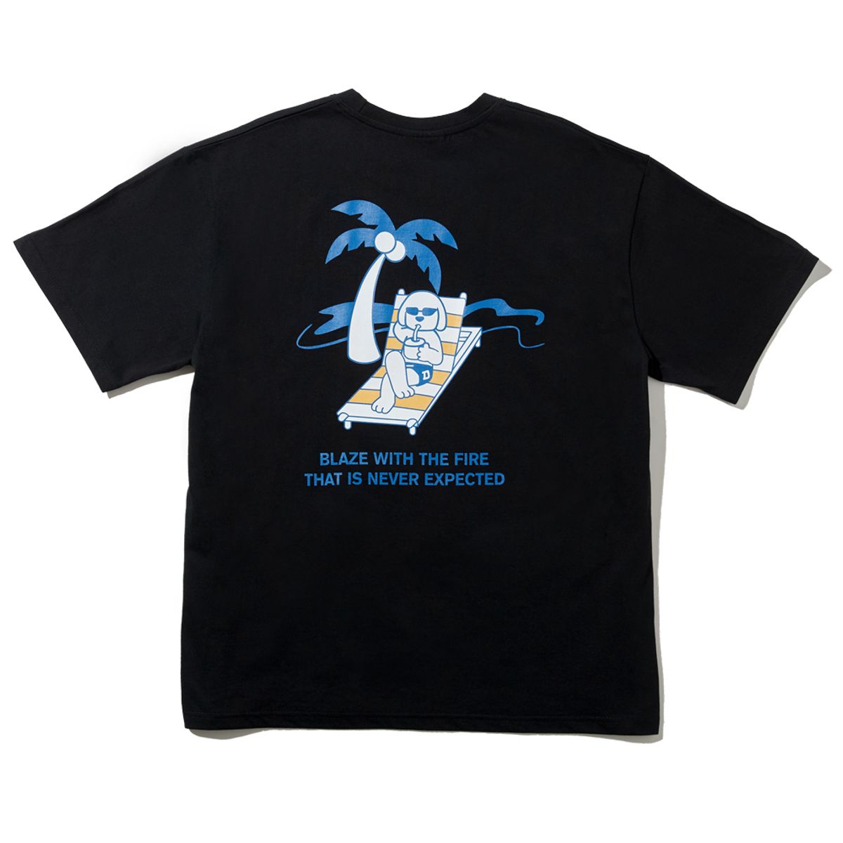 딥컬렉티브(DEEP COLLECTIVE) T2 썬베드 스몰 빽 로고 반팔 티셔츠_블랙