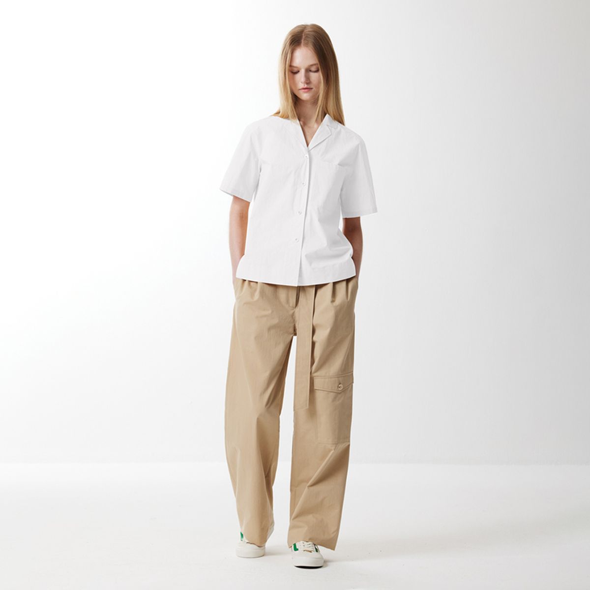 보연(VOYONN) 테일러드카라 반소매 면셔츠 화이트 0039