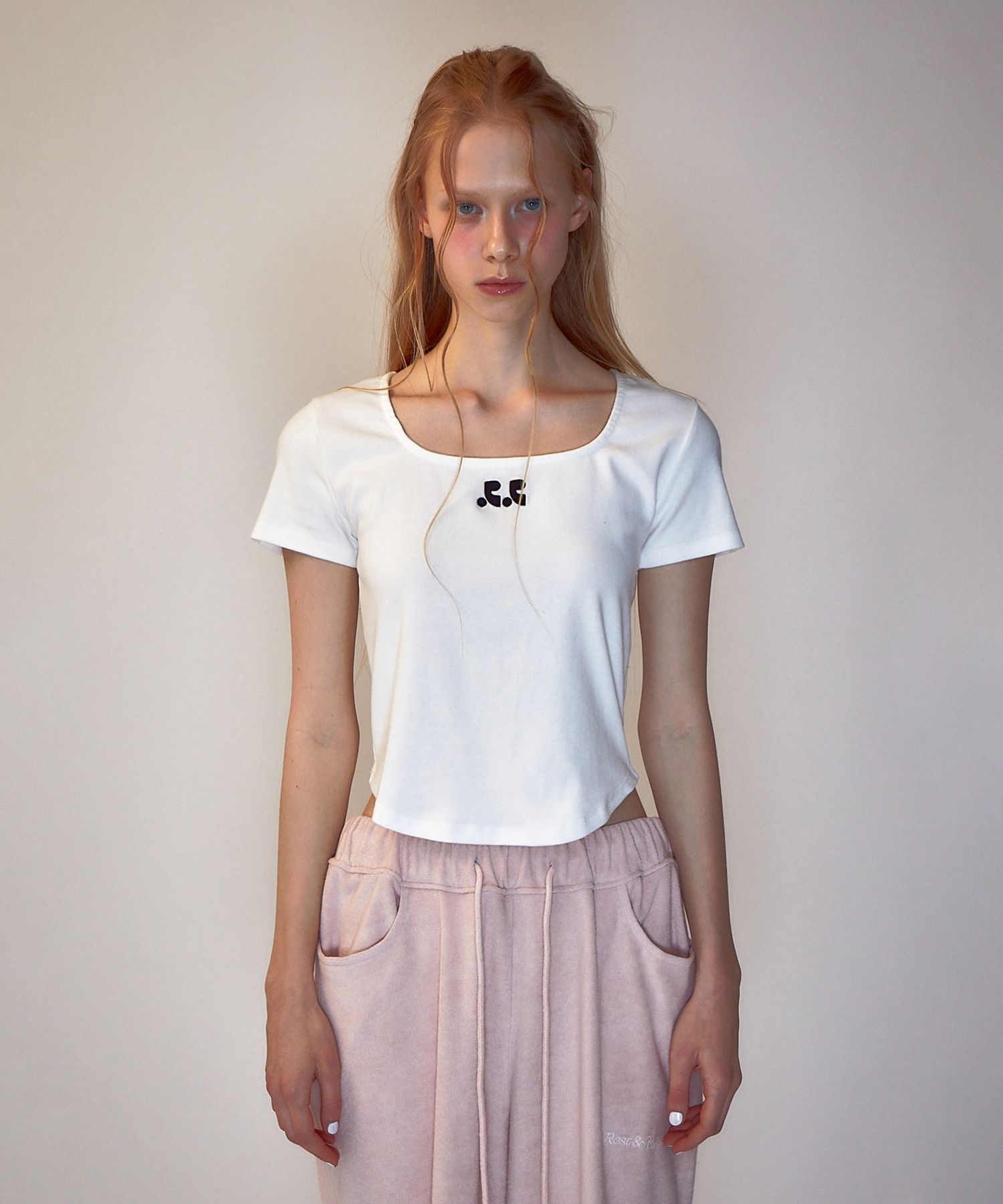 人気特価 RR REST&RECREATION | MUSINSA LOGO WHITE T-SHIRT NECK SQUARE トップス
