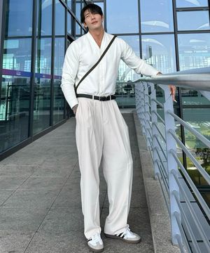 투턱 슈퍼와이드 슬랙스_블랙