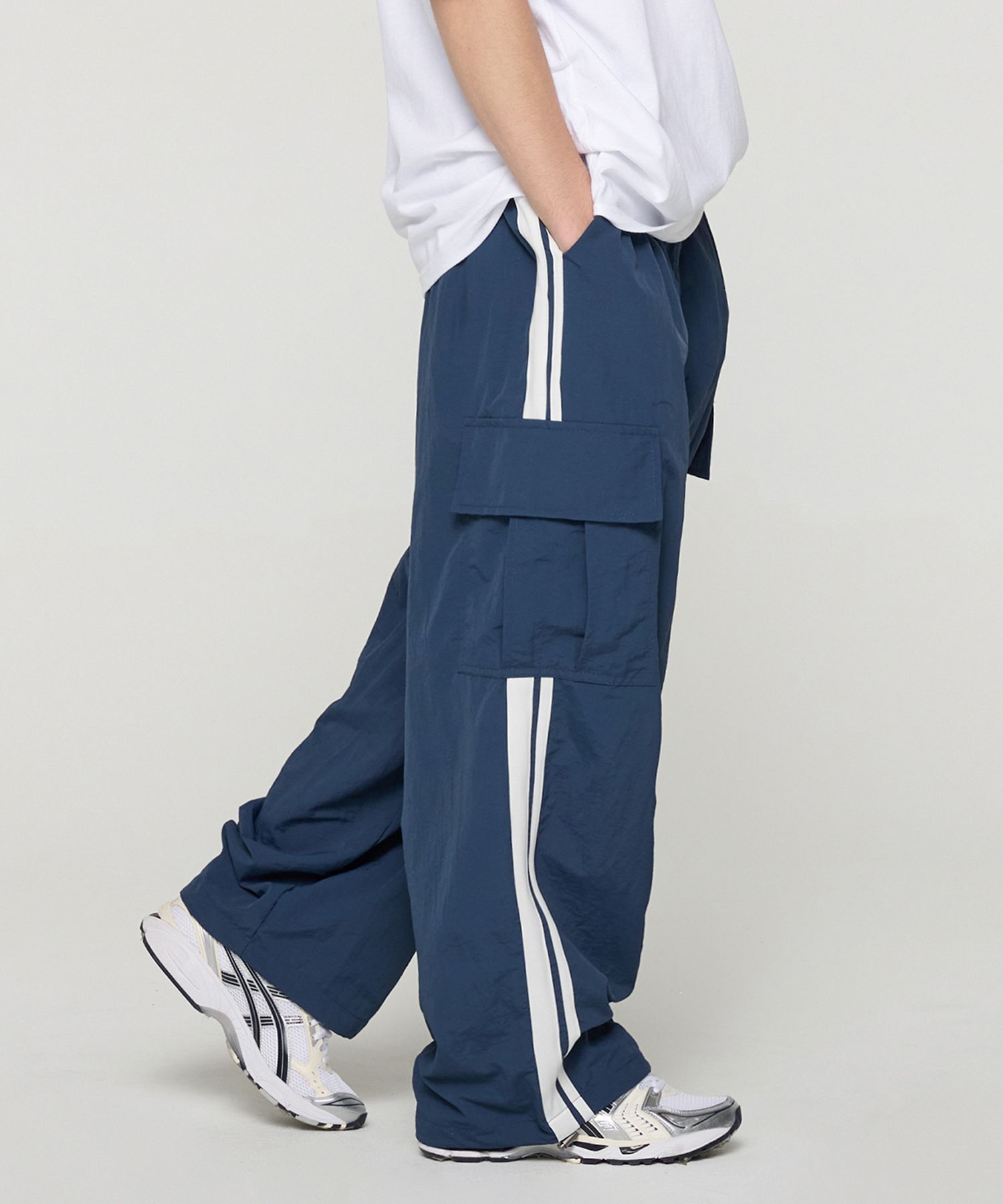 ZEROBASEONE★関税込★TAKEASY CARGO PARACHUTE LINE PANTS MUSINSA | TAKEASY Cargo Parachute Line Pants (Navy)