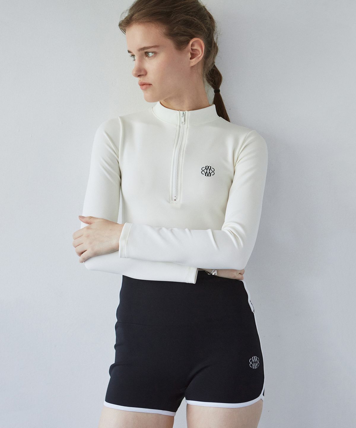 닉앤니콜(NICK&NICOLE) NICOLE LOGO CROP RASHGUARD_IVORY