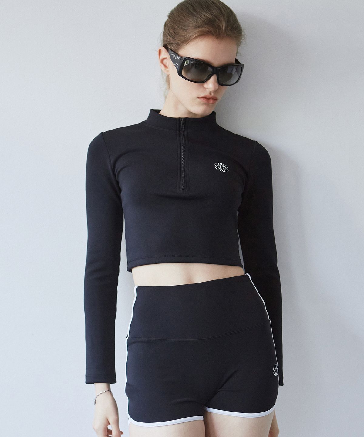 닉앤니콜(NICK&NICOLE) NICOLE LOGO CROP RASHGUARD_BLACK