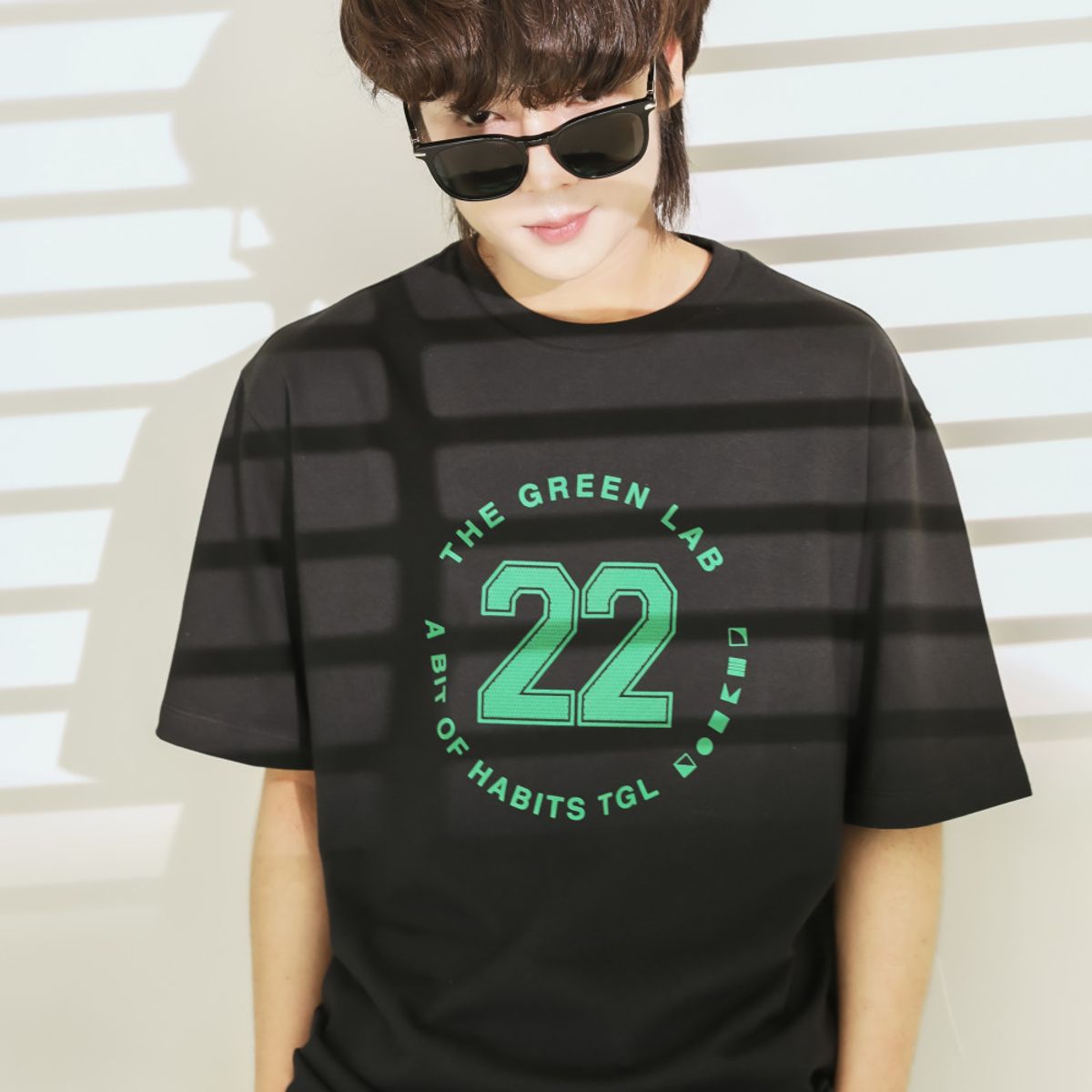 더그린랩(THE GREEN LAB) 스포티 22 반팔 티셔츠 [블랙-그린 그래픽]