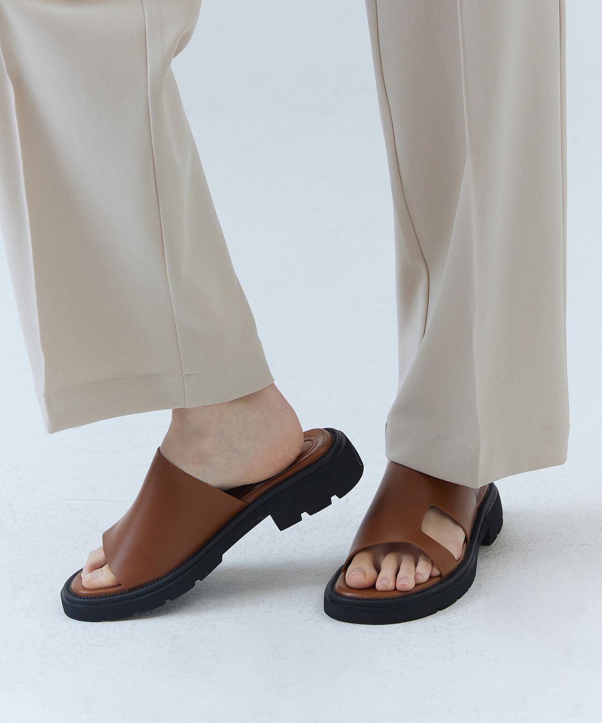 솔트앤초콜릿(SALT AND CHOCOLATE) 라운드 토 청키힐 슬리퍼 412323001 (3cm/3color)