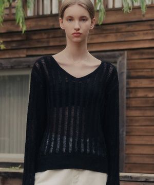 데미지 슬릿 브이넥 니트 탑_BLACK