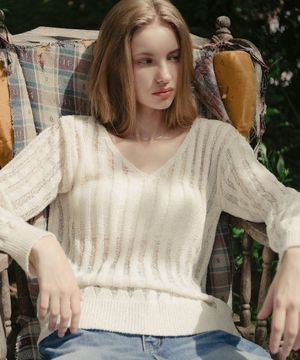 데미지 슬릿 브이넥 니트 탑_IVORY