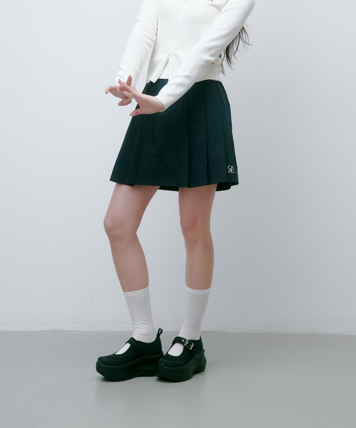솔트앤초콜릿(SALT AND CHOCOLATE) SAC 나일론 플리츠 스커트 네이비 4W232Z001