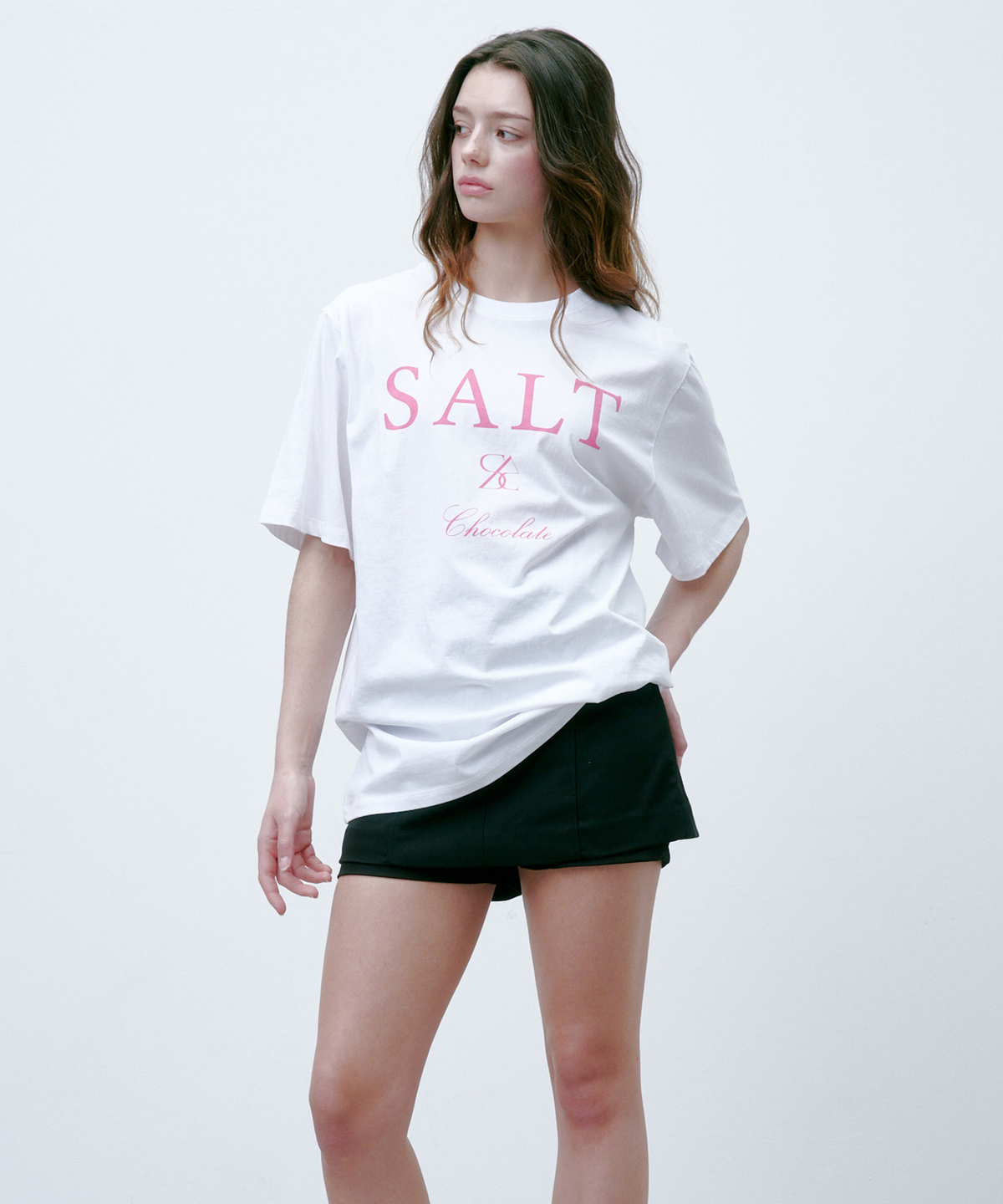 솔트앤초콜릿(SALT AND CHOCOLATE) SALT 레터링 티셔츠 화이트 4W2321002