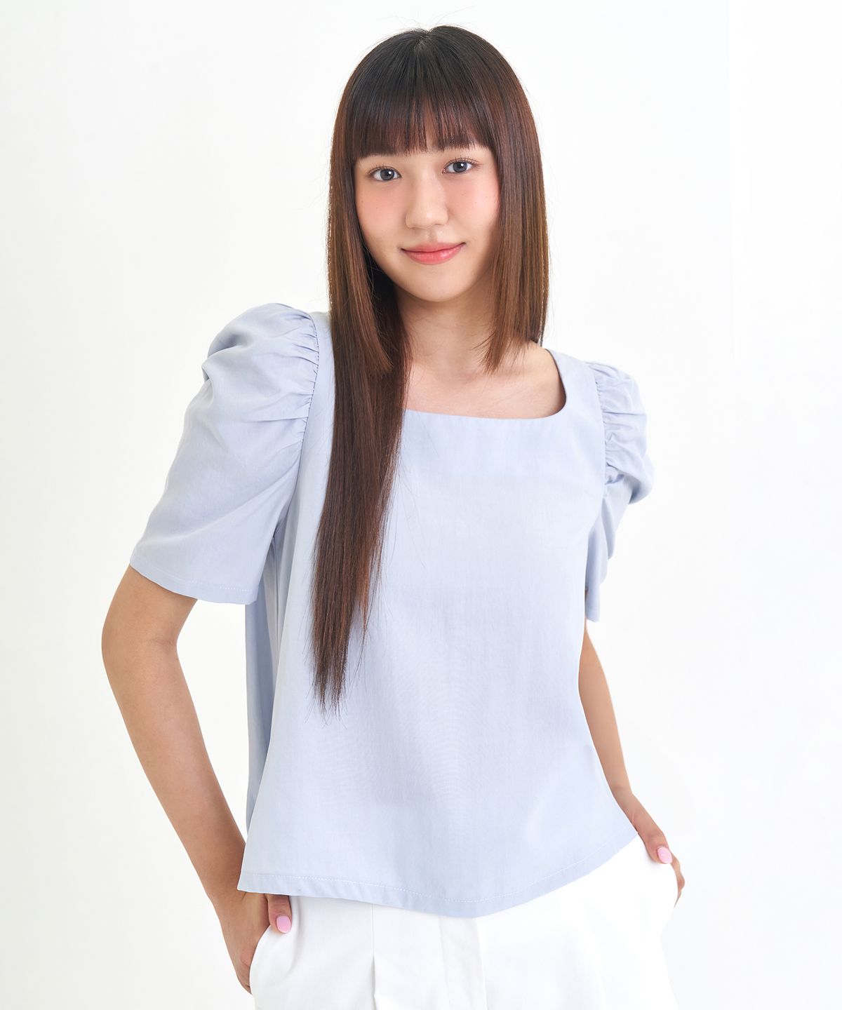 레트흐드레뚜왈(LETTRE DE LE TOILE) Square neck volume sleeve blouse (light blue)