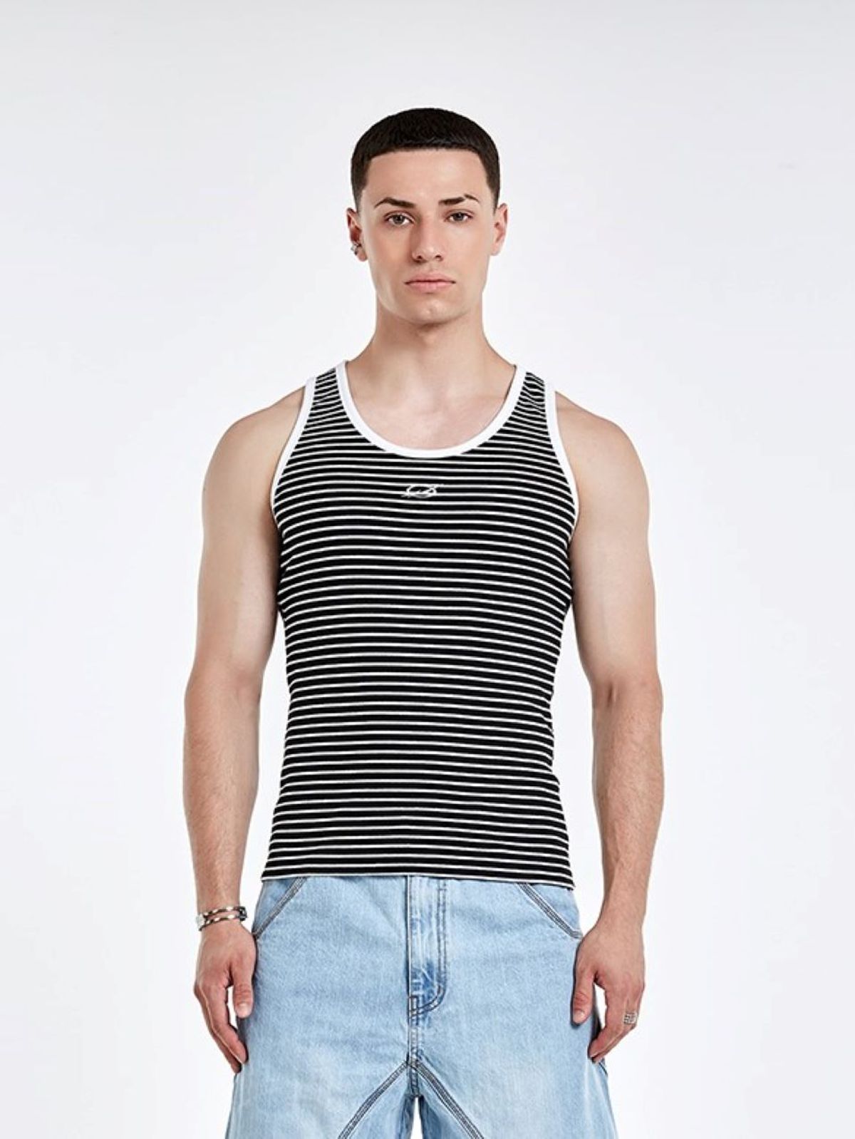 51퍼센트(51PERCENT) Stripe logo sleeveless - BLACK