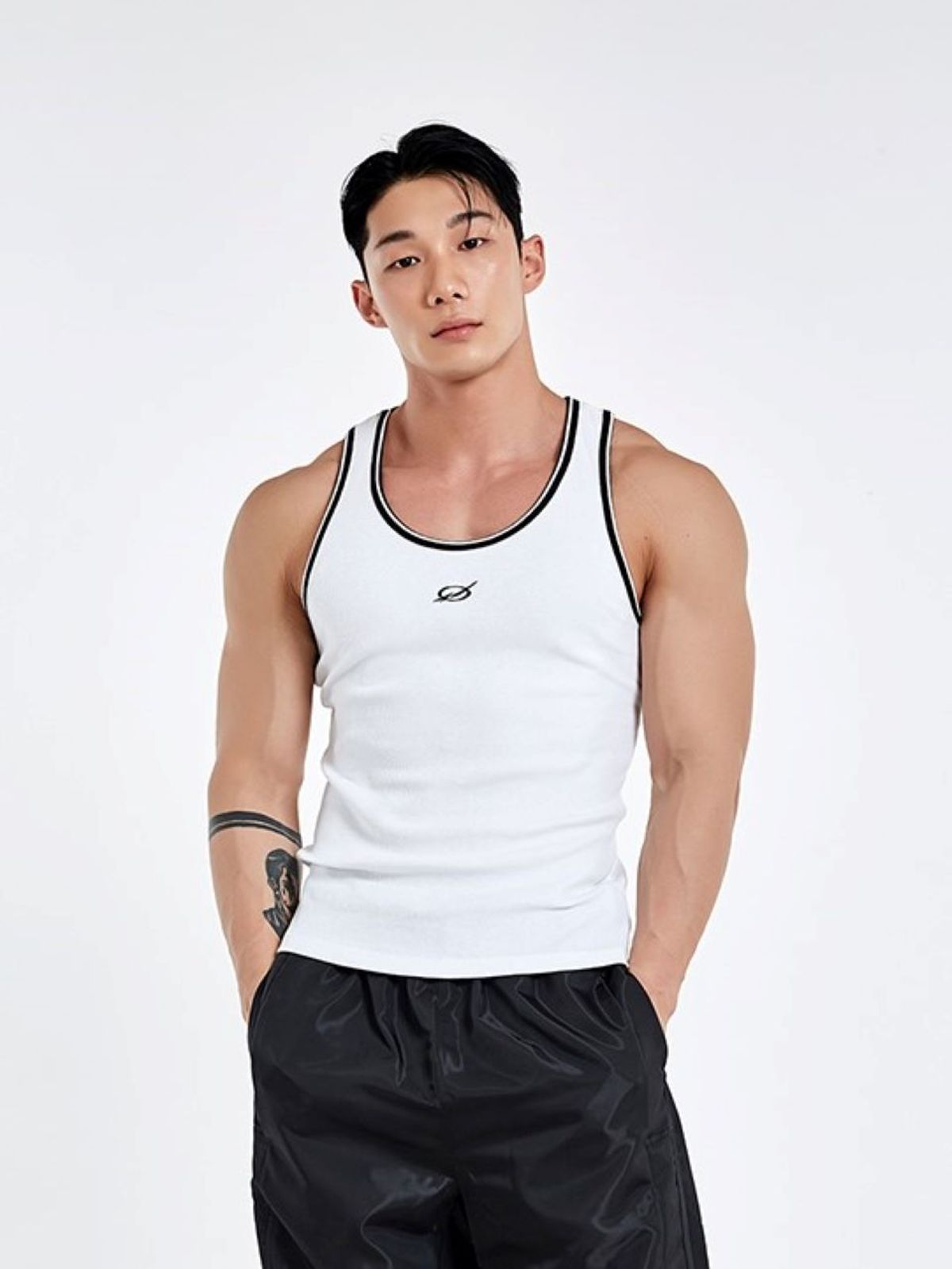 51퍼센트(51PERCENT) Contrast Line Logo Sleeveless - WHITE