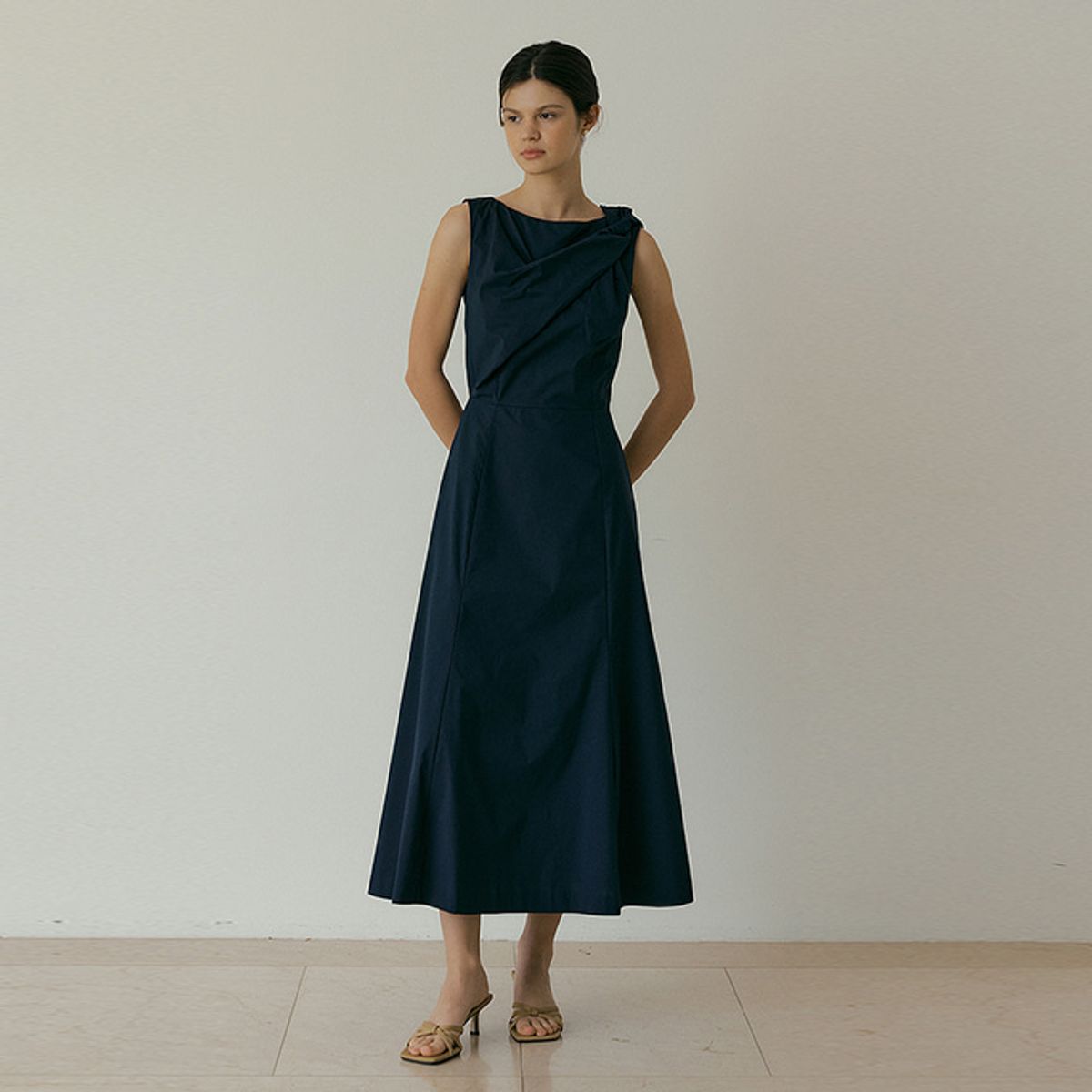 루시르주(LUCIR ZU) Osborn Ribbon tied Sleeveless one-piece (navy)