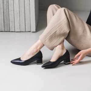 에디션 소가죽 베이직 정장룩 펌프스 4CM O52P005