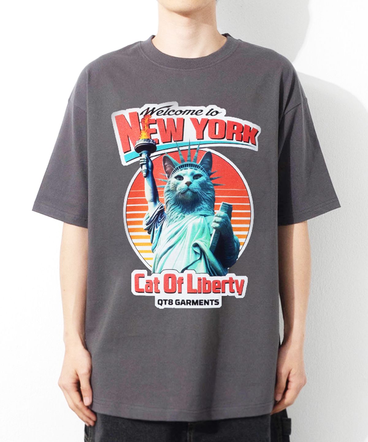 큐티에잇 가먼츠(QT8 GARMENTS) RG Cat of Liberty Tee (Charcoal)
