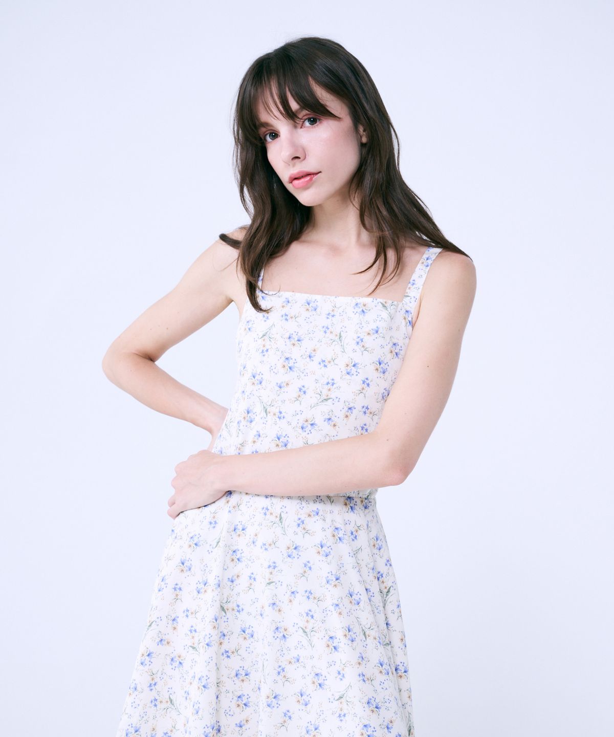 솔트앤초콜릿(SALT AND CHOCOLATE) 플라워 슬리브리스 원피스 아이보리 4W232J002