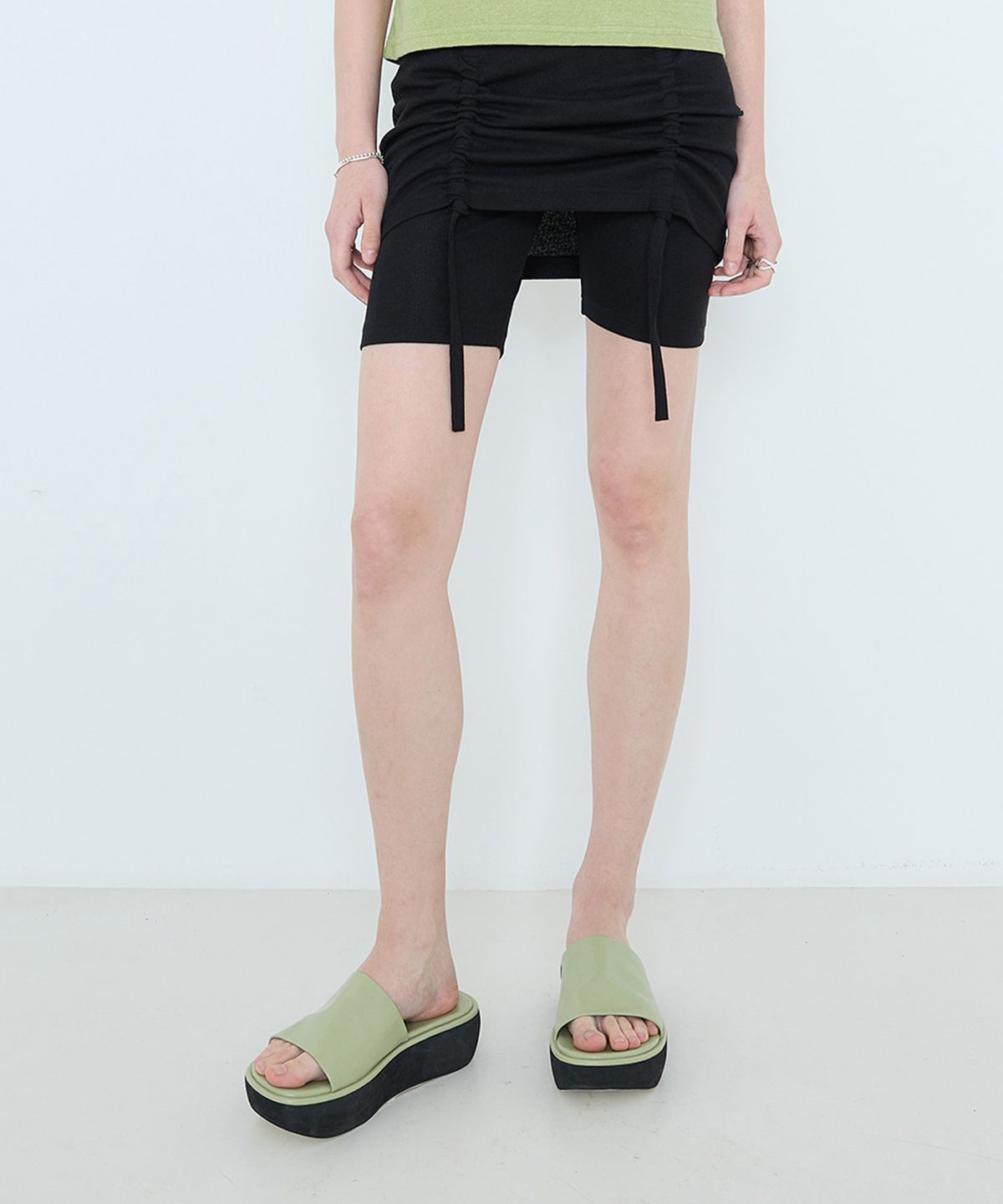 라티젠(LARTIGENT) L4 ANGEL SKIRT PANTS(BLACK)