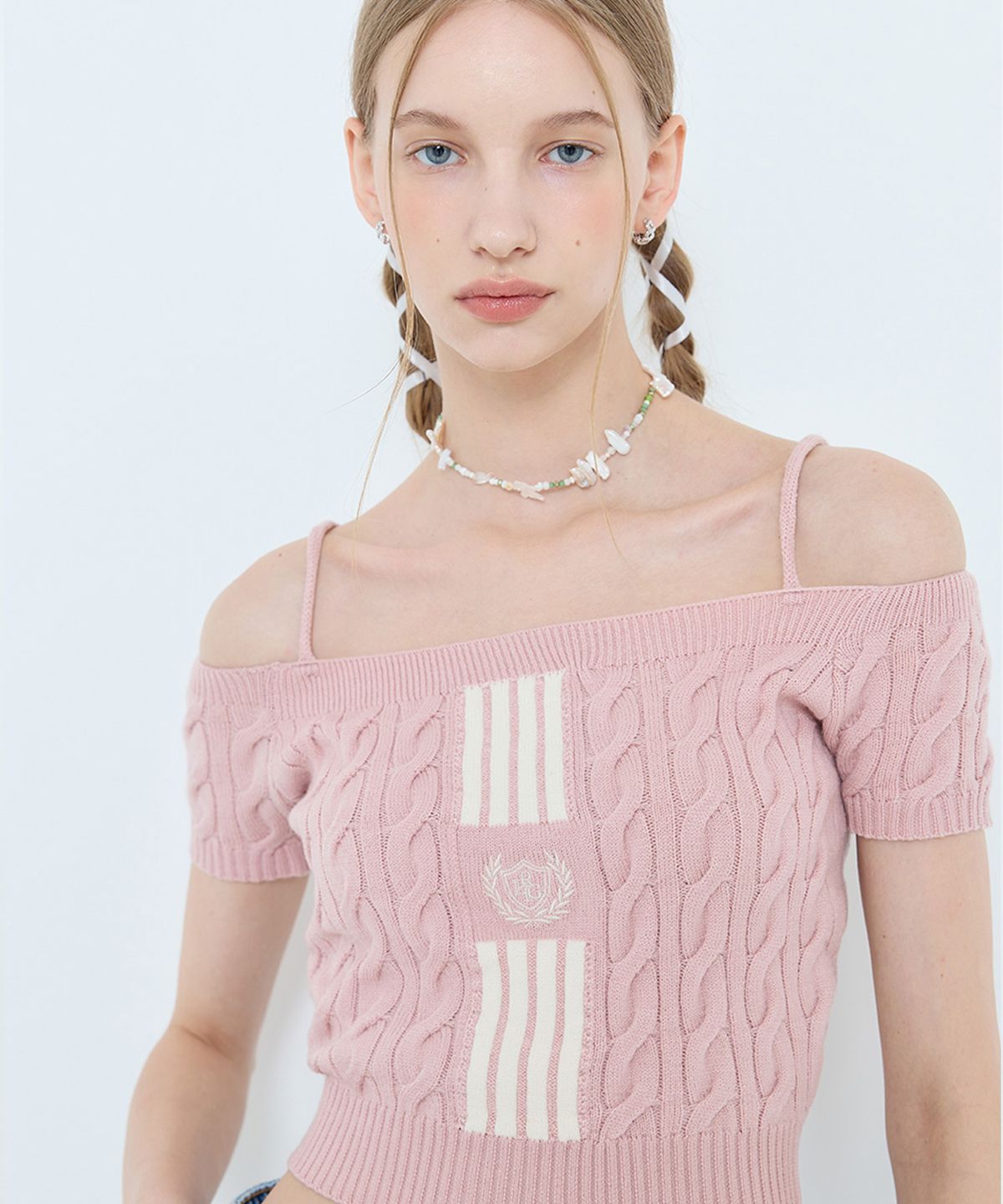 라티젠(LARTIGENT) L4 CABLE OFFSHOULDER KNIT(PINK)