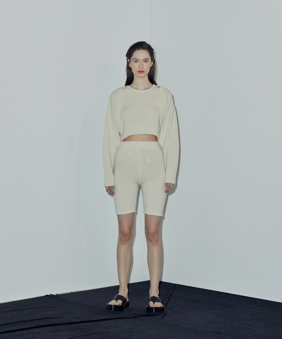드레(DRAE) LOOP CROPPED CARDIGAN_IVORY