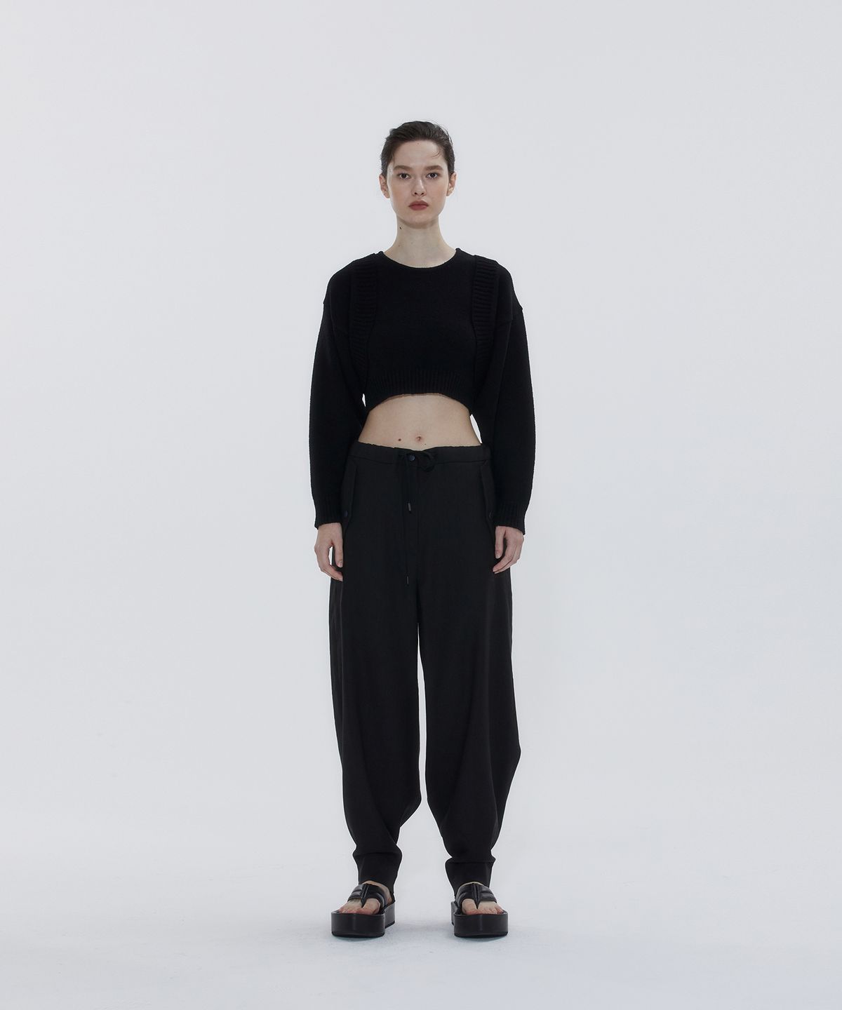 드레(DRAE) LOOP CROPPED CARDIGAN_BLACK