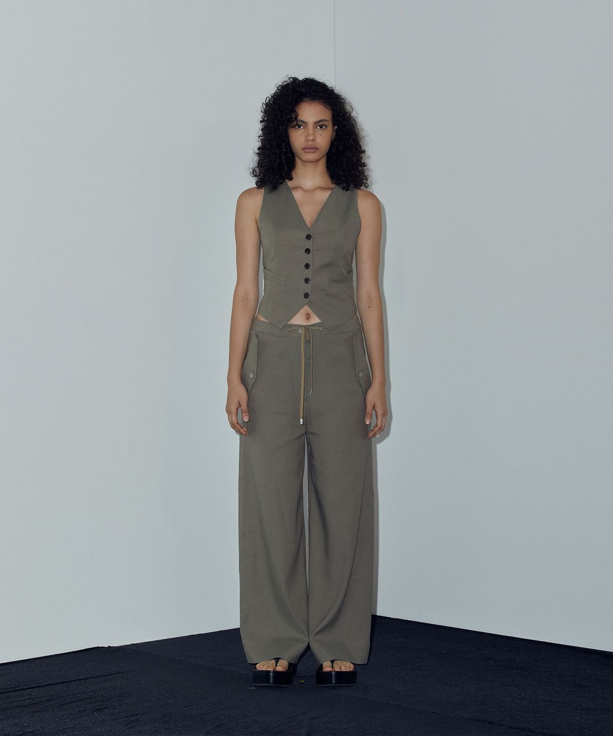 드레(DRAE) LINEN-BLEND WIDE LEG PANTS_KHAKI