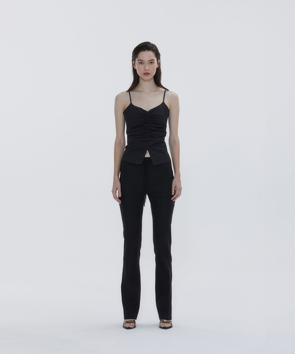 드레(DRAE) SHIRRING BACKLESS CAMISOLE TOP_BLACK