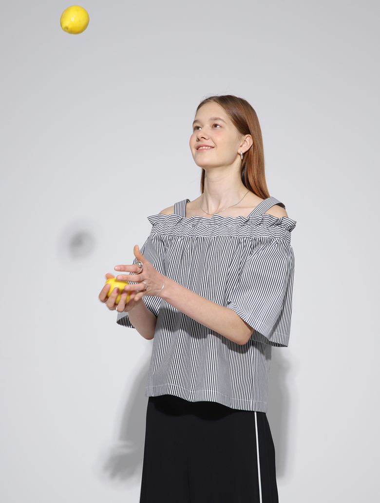 Stripe Off Shoulder Blouse_Black 스트라이프 오프 숄더 블라우스_블랙