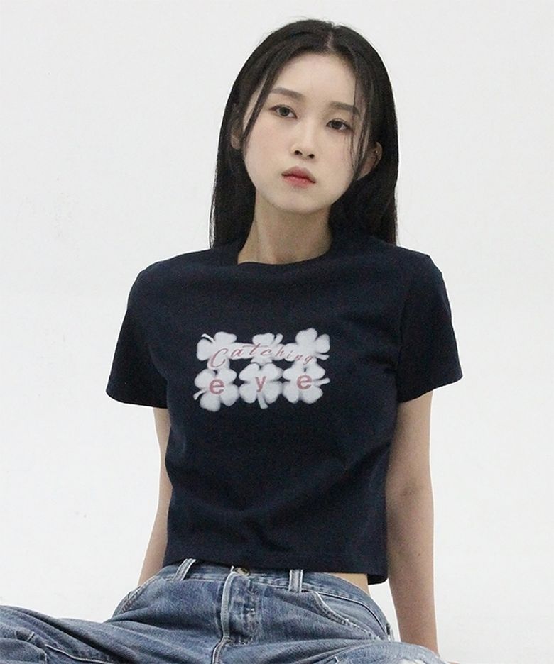 캐칭 아이 크롭 티셔츠 - 네이비