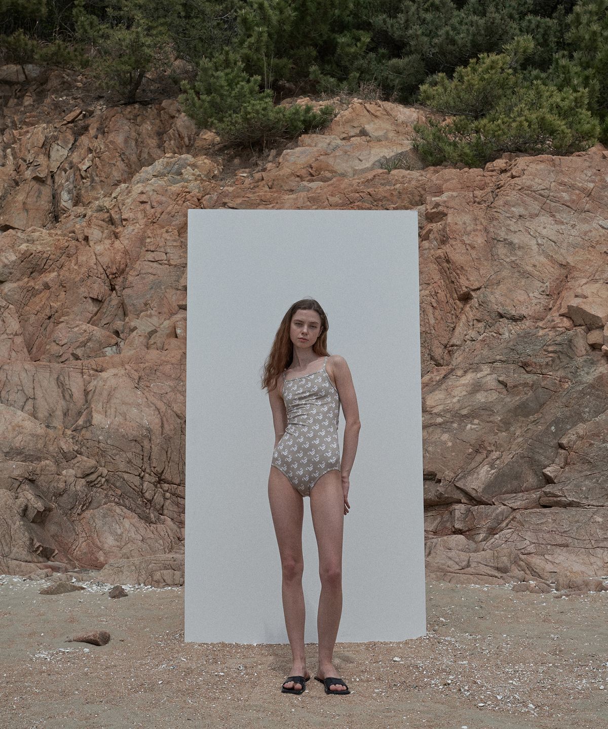 프롬웨얼(FROMWHERE) Back One Hole Print Swimsuit Beige