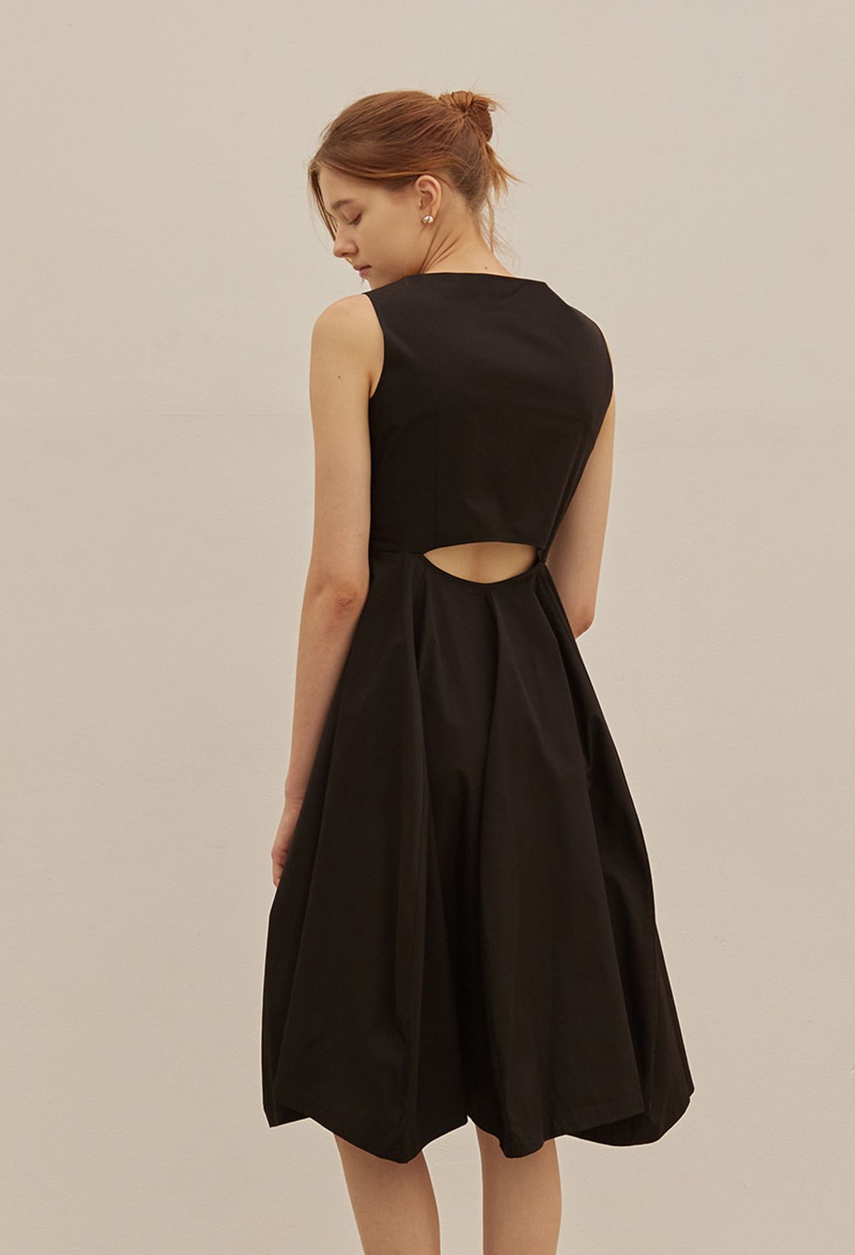 망고매니플리즈(MANGO MANY PLEASE) CUT OUT BACK FLARE ONE PIECE (SLEEVELESS) (2colors)