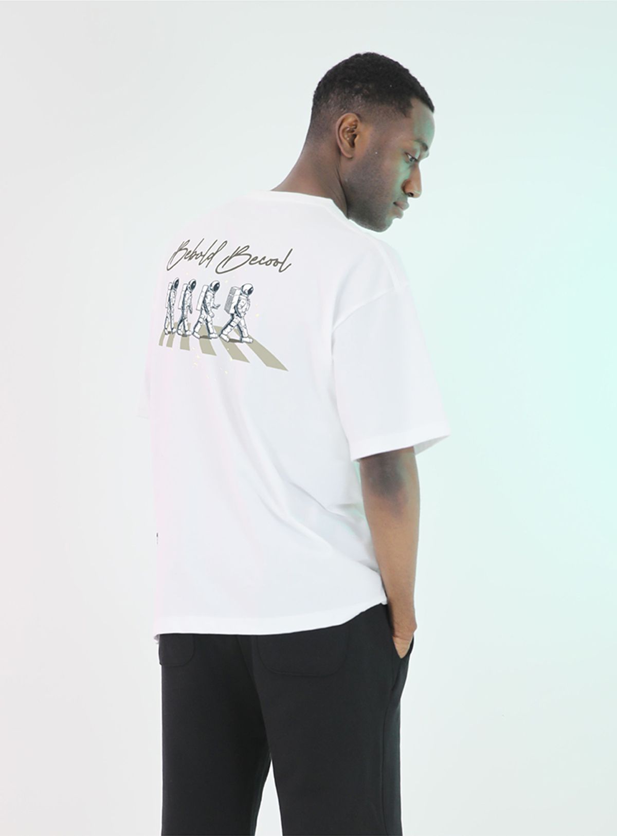비볼드비쿨(BEBOLD BECOOL) L~6XL 우주인 [T-Shirt]
