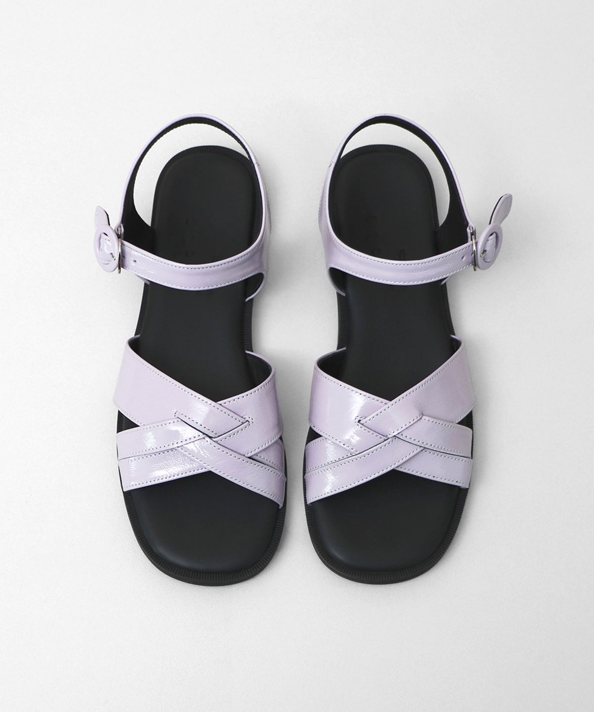 흰(HEENN) Shiny Leather Crossover Sandals . Lilac