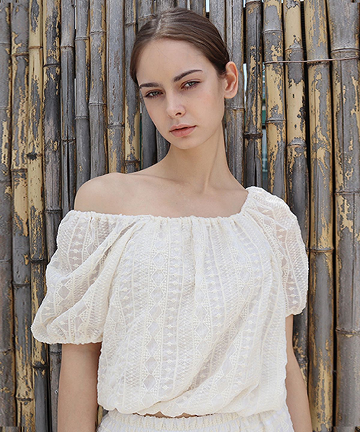 데미지니모닉(DAMAGE MNEMONIC) 레이스 크롭 아이보리 오프숄더_Lace Crop Ivory Off-shoulder
