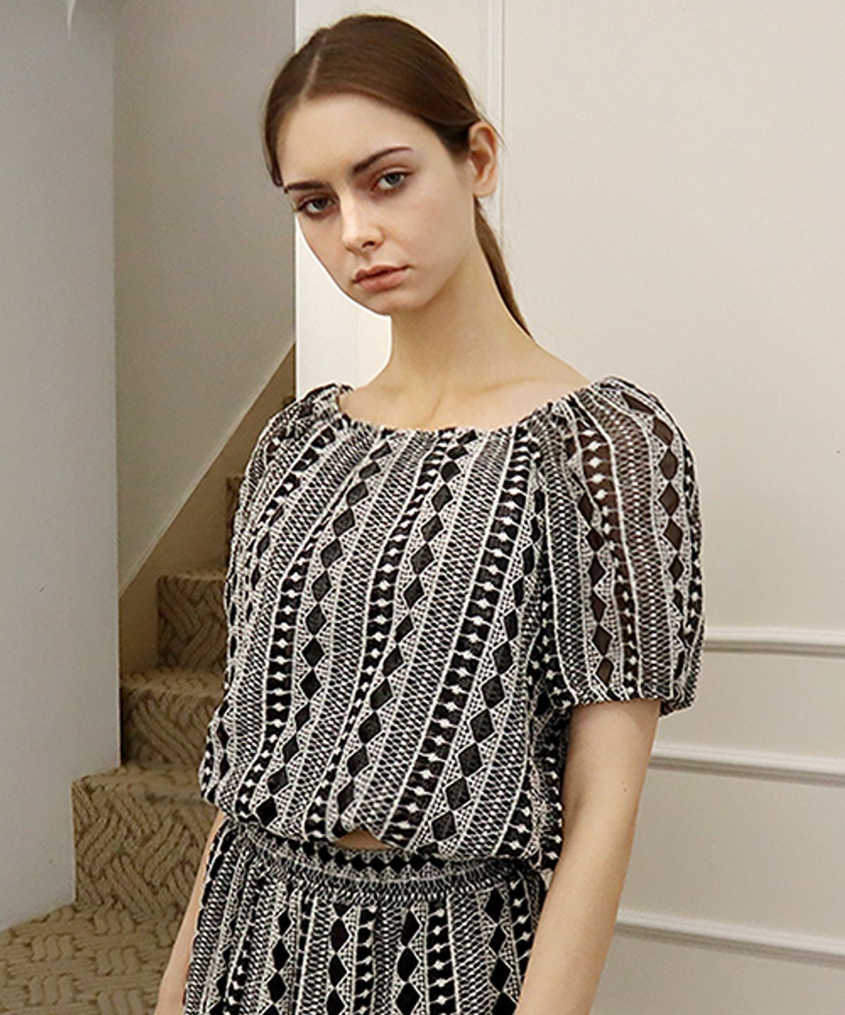 데미지니모닉(DAMAGE MNEMONIC) 레이스 크롭 블랙 오프숄더_Lace Crop BK Off-shoulder