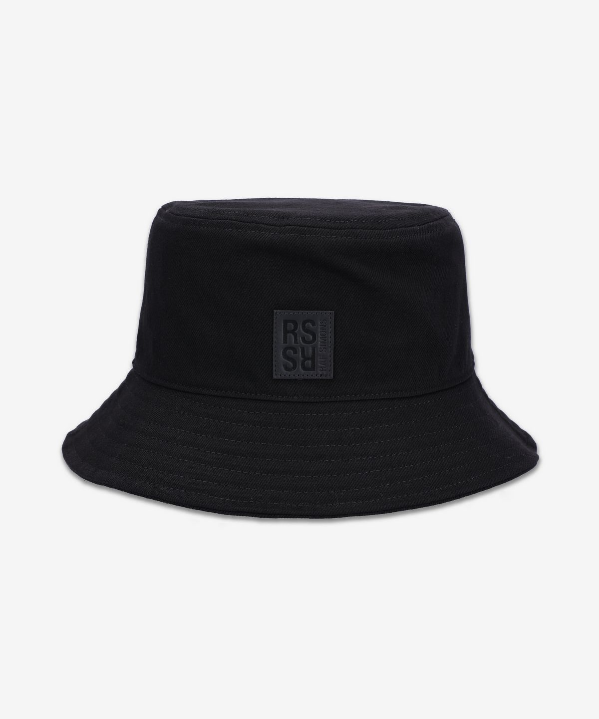 라프시몬스(RAF SIMONS) 로고 패치 버킷햇 - 블랙 / 231945100320099