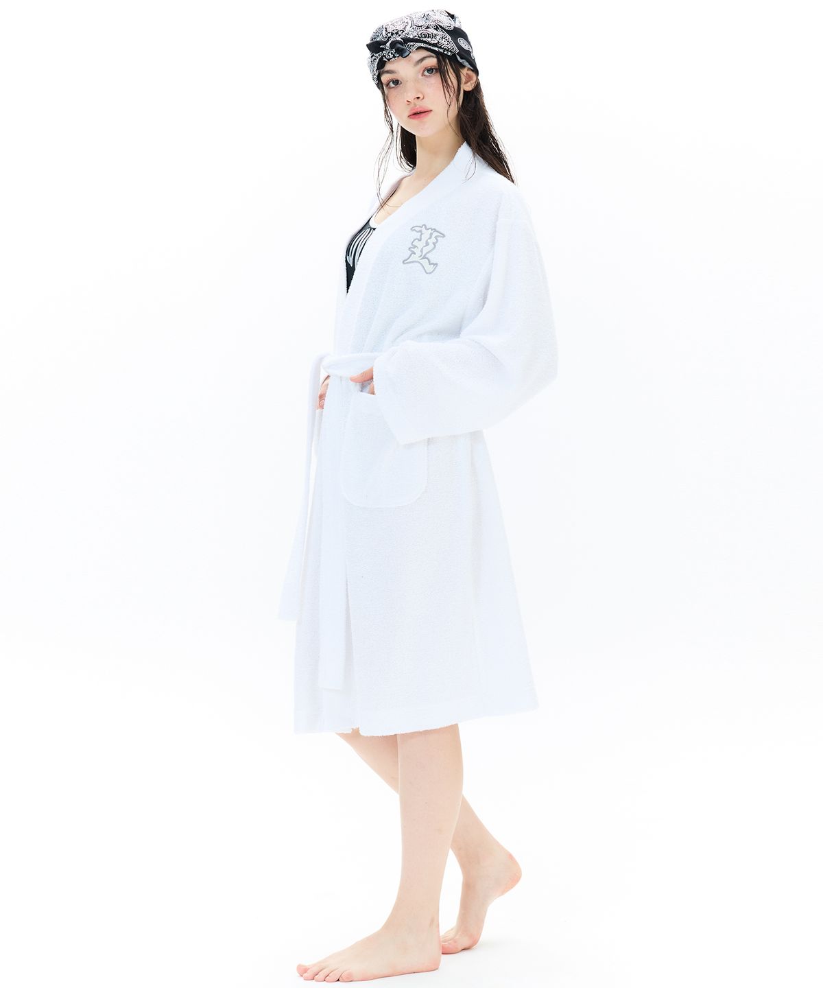 러브이즈트루(LUVISTRUE) BE L LOGO ROBE(WHITE)